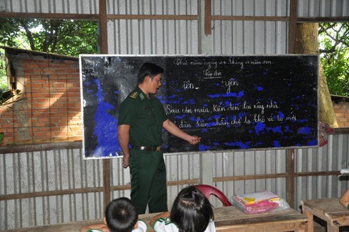 Lớp học tình thương trên đảo Hòn Chuối - ảnh 2